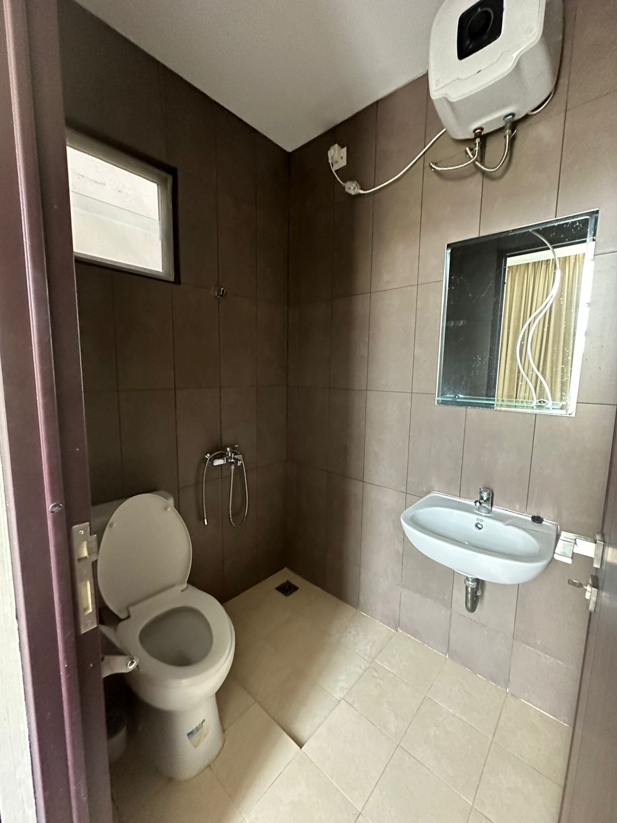 Rumah Disewakan di Cluster The Patio Lippo Cikarang